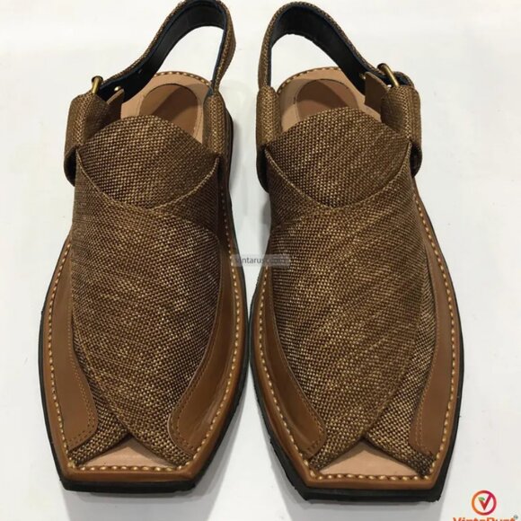 Handcrafted Brown Leather Peshawari Chappal Sandals: Classic Ethnic Footwear - Picture 4 of 9